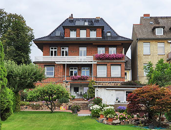 Haus mit Gartenblick